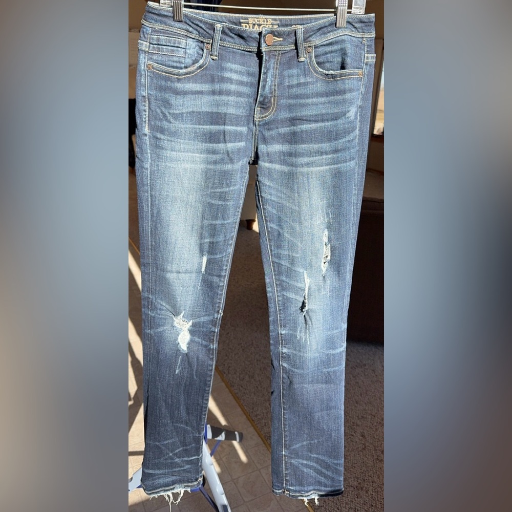 BUCKLE BLACK distressed, skinny jeans